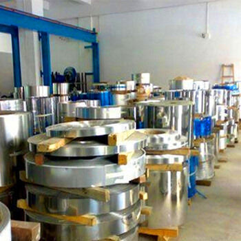 Fita de aço inoxidável acabada No4 com tolerância de 0,1 mm e resistência à tração de 520-750 MPa para fabricação industrial